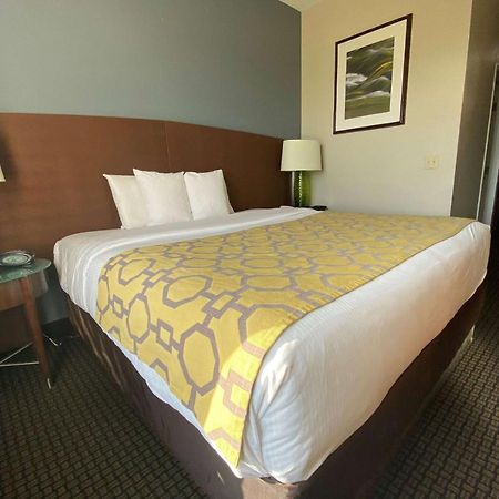 Baymont By Wyndham Colorado Springs Hotel Exterior photo