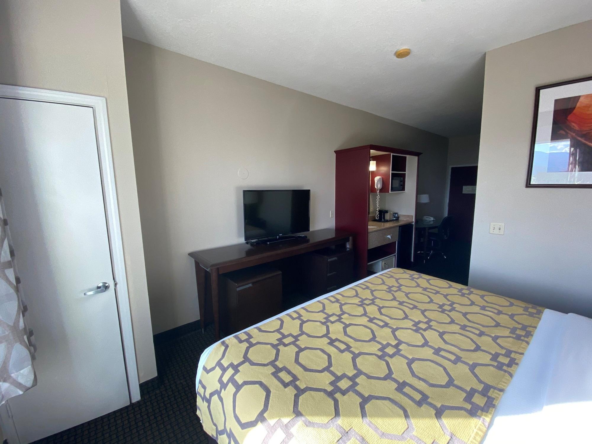 Baymont By Wyndham Colorado Springs Hotel Exterior photo