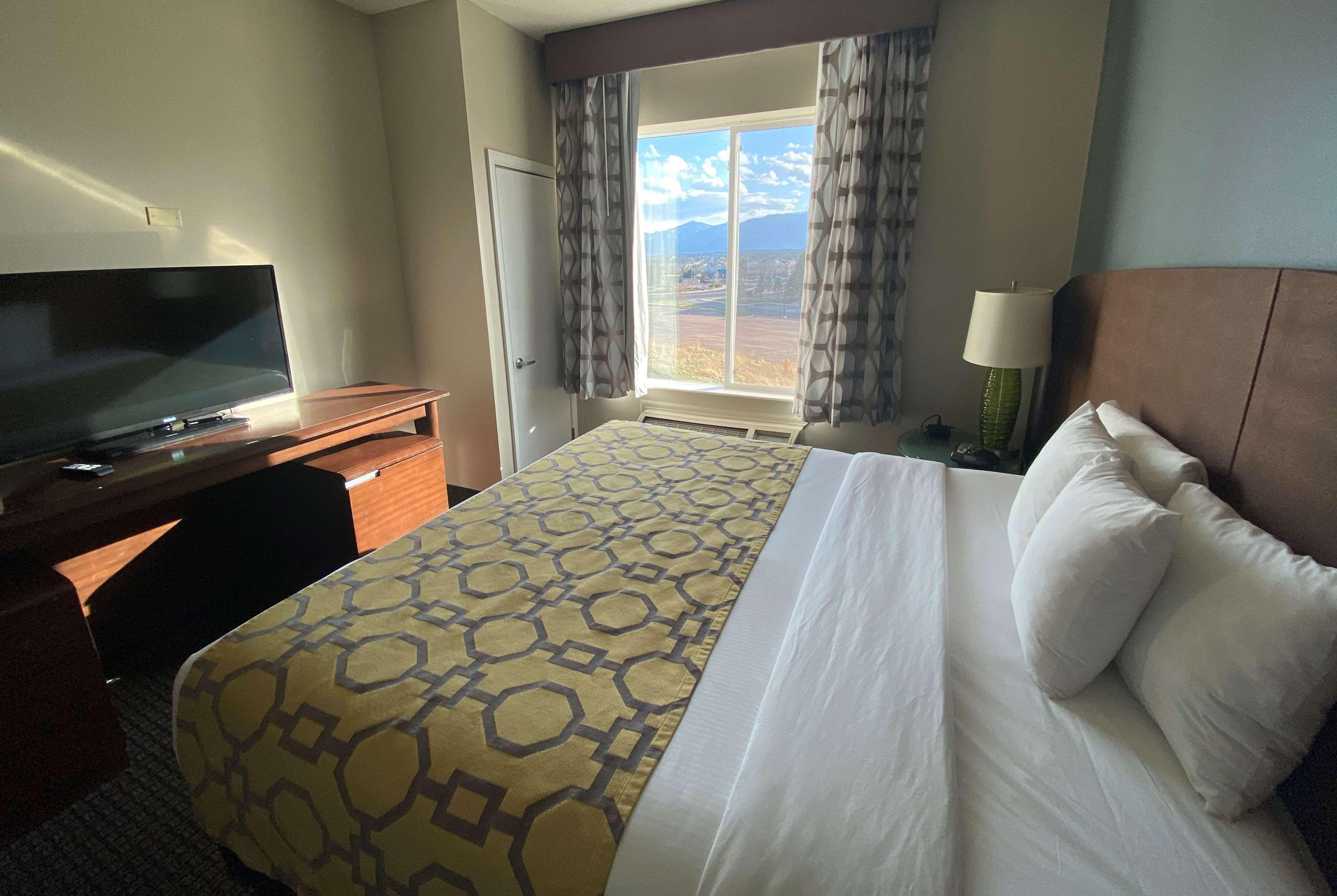 Baymont By Wyndham Colorado Springs Hotel Exterior photo