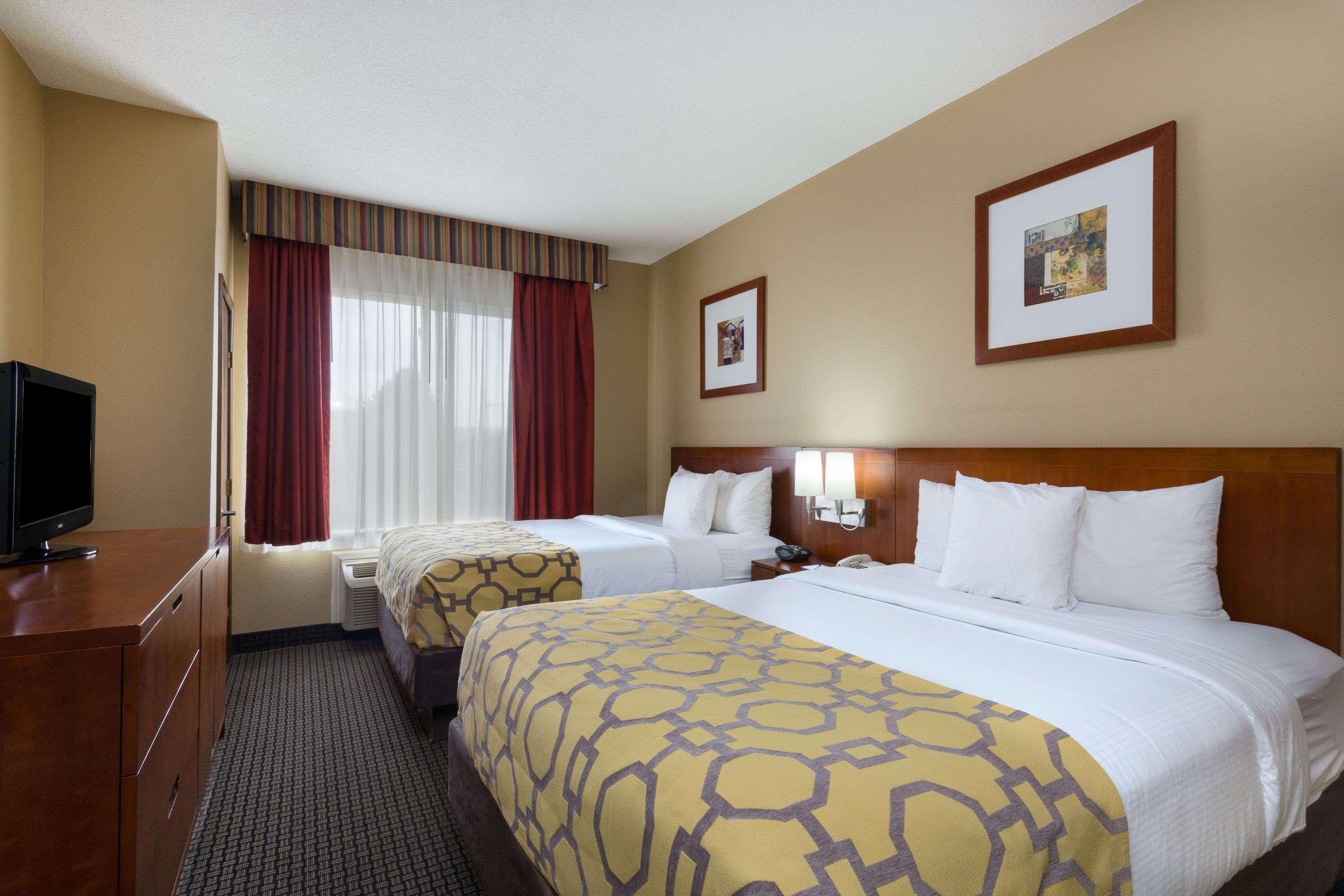 Baymont By Wyndham Colorado Springs Hotel Exterior photo