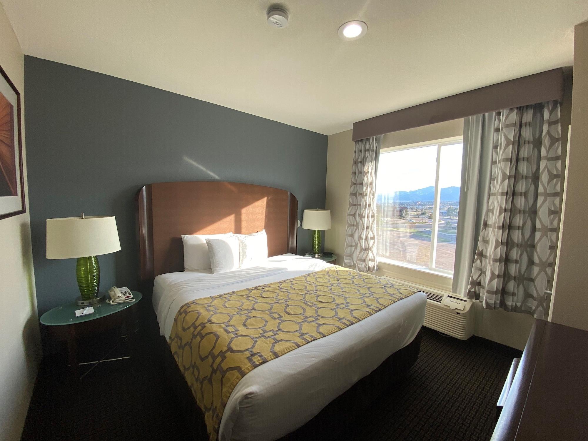 Baymont By Wyndham Colorado Springs Hotel Exterior photo