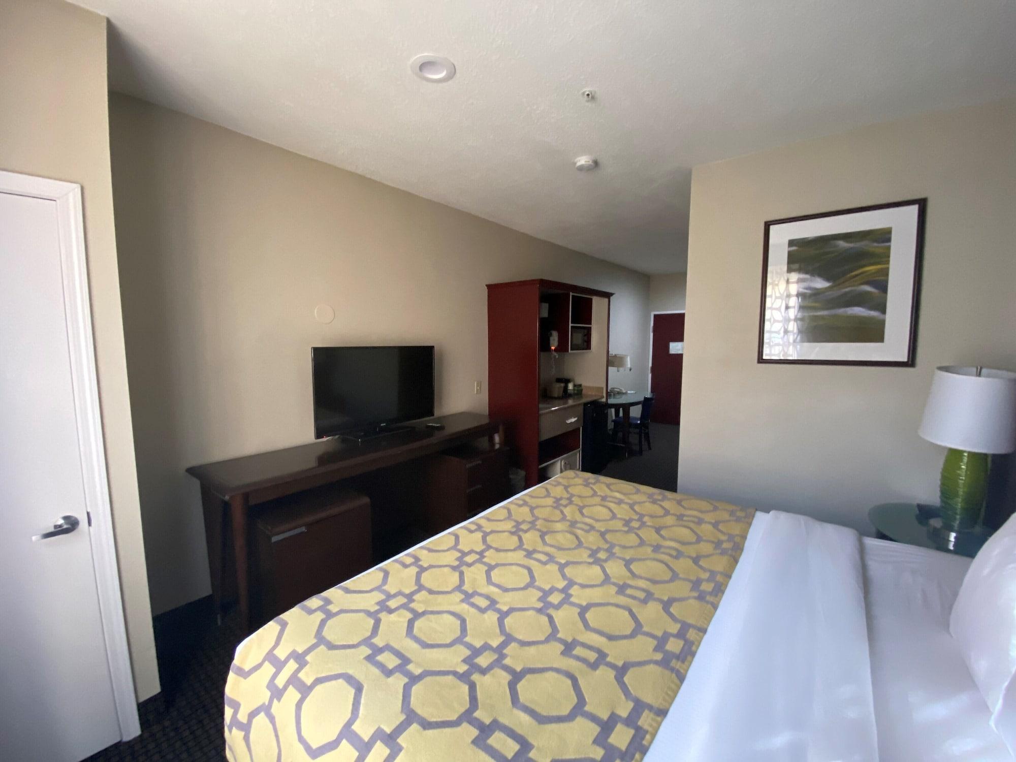 Baymont By Wyndham Colorado Springs Hotel Exterior photo