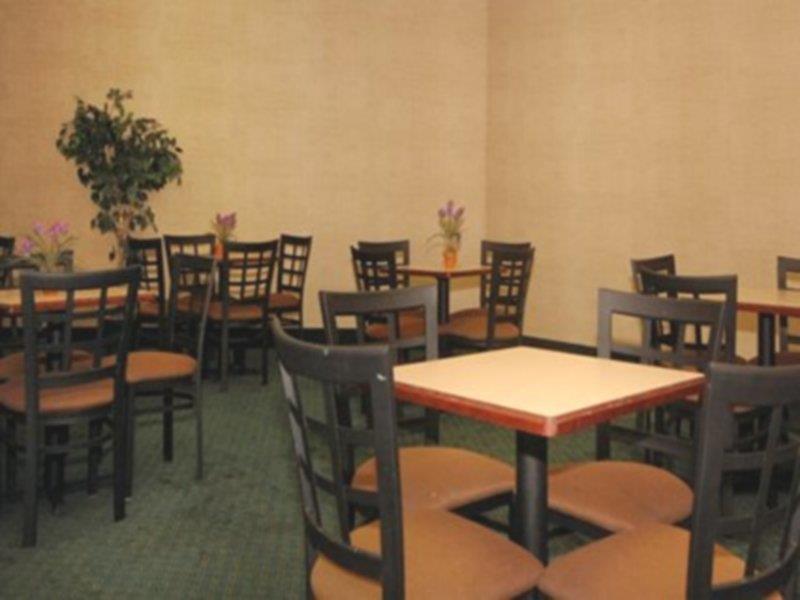 Baymont By Wyndham Colorado Springs Hotel Restaurant photo